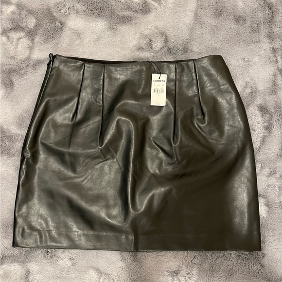 Express faux leather mini skirt - Picture 4 of 4